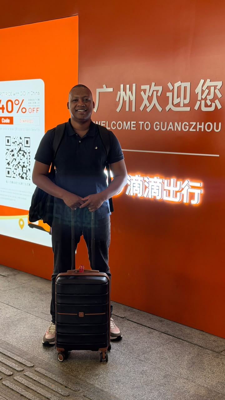 Paulo Custódio chegando em Guangzhou