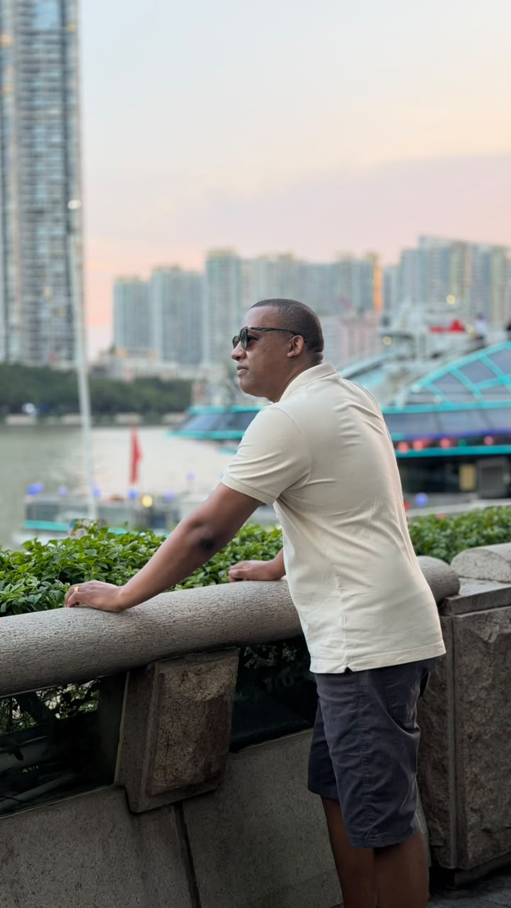 Paulo Custódio observando a cidade